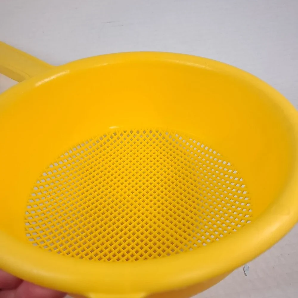 Vintage Action Ind Inc Yellow Plastic Colander Strainer Handle‎ Cheswick, PA